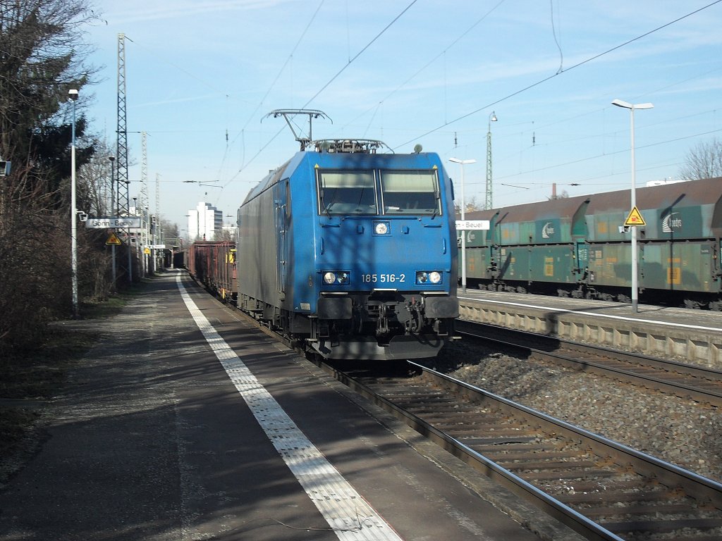 185 516-2 von ? f�hrt mit einem G�terzug durch Beuel am 7.2.2011