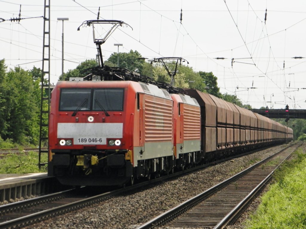 189 046-6 mit 189 040-X in Beuel am 9.5.2011