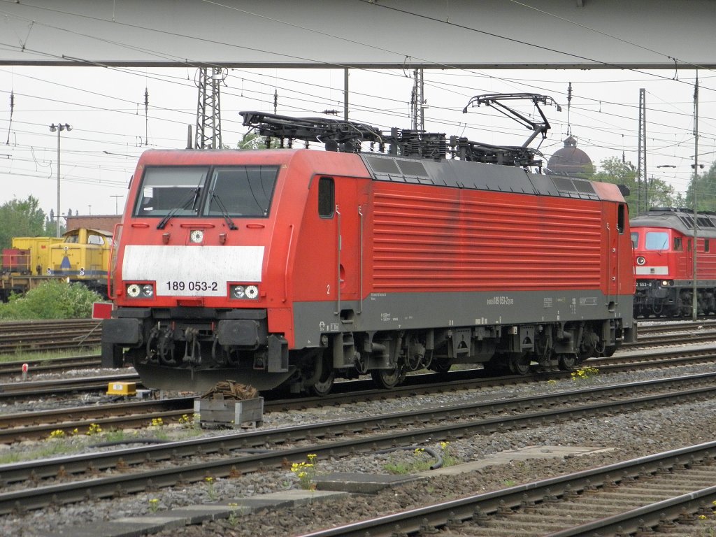 189 053-2 beim Rangieren in Duisburg Entenfang am 28.4.201