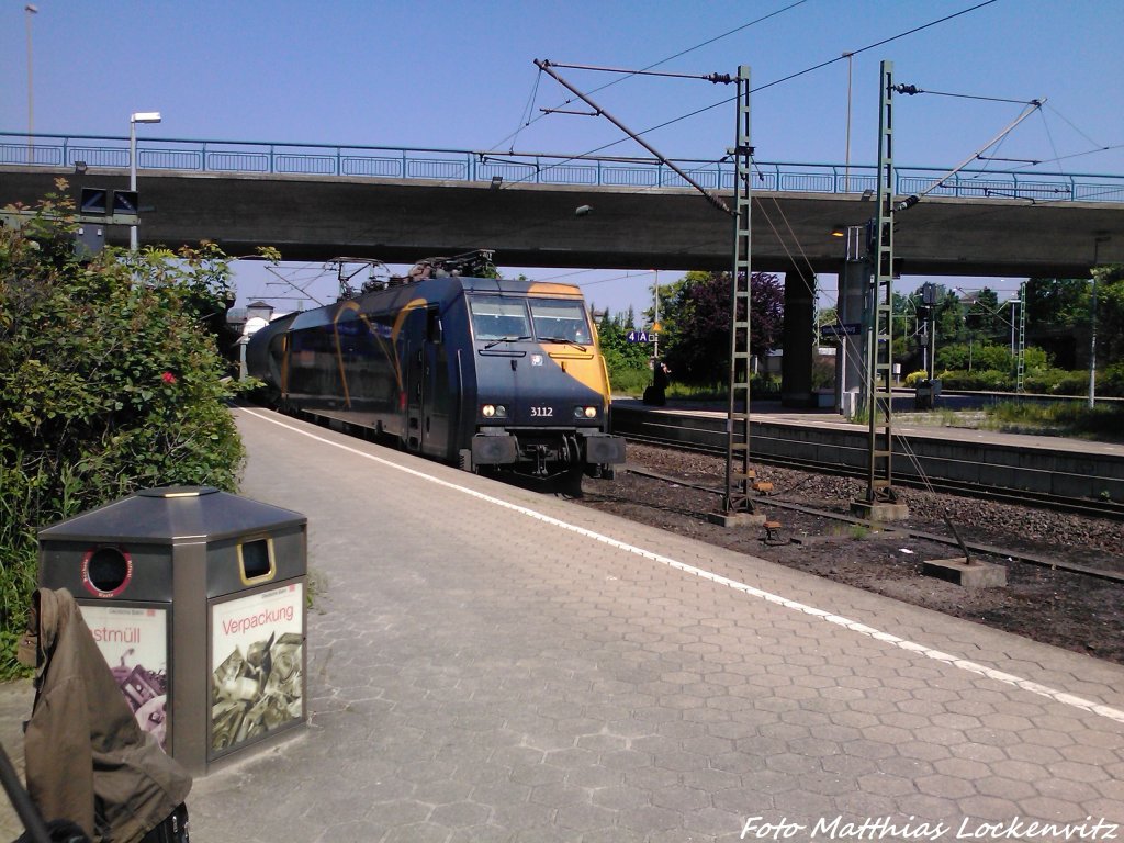 3112 der Litra (DSB) mit einem Gterzug bei der Durchfahrt in Hamburg-Harburg am 8.6.13