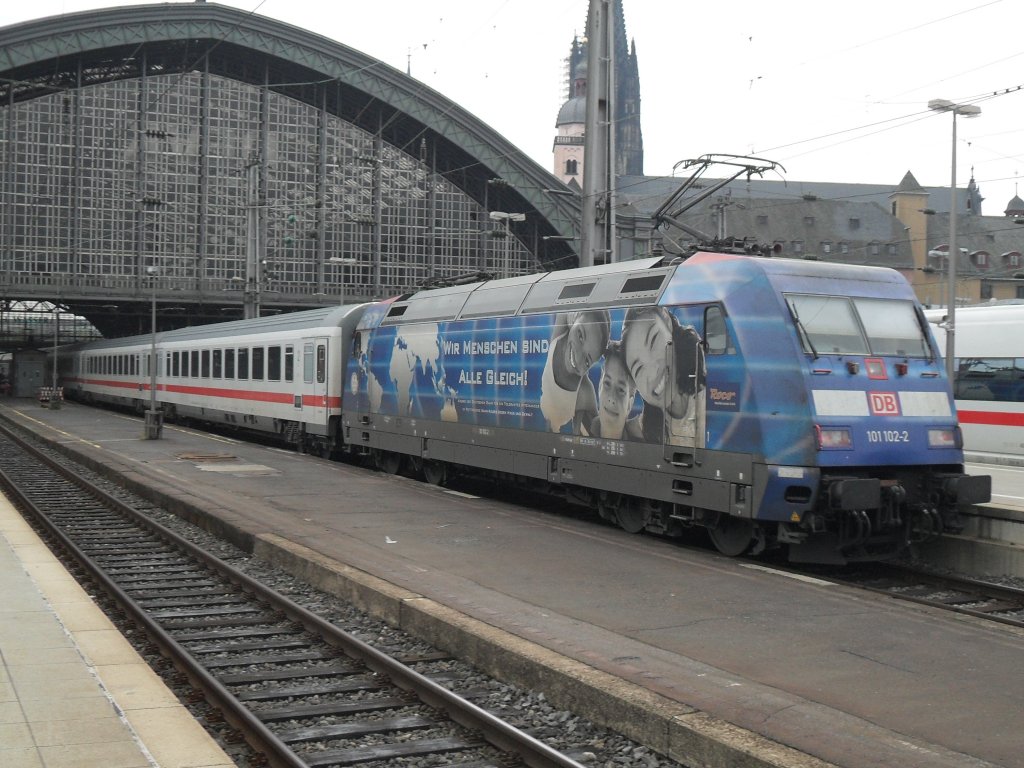 Am 08.05.10. steht 101 102-2 mit einem IC im K�lner Hbf.