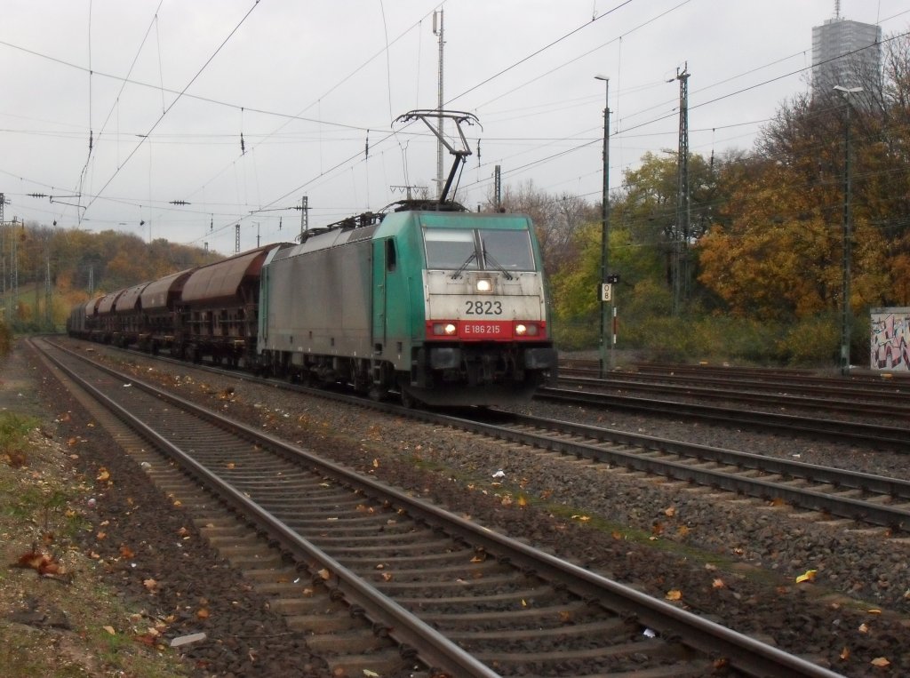 B E186 215 mit einem Getreidezug in K�ln West am 6.11.10

