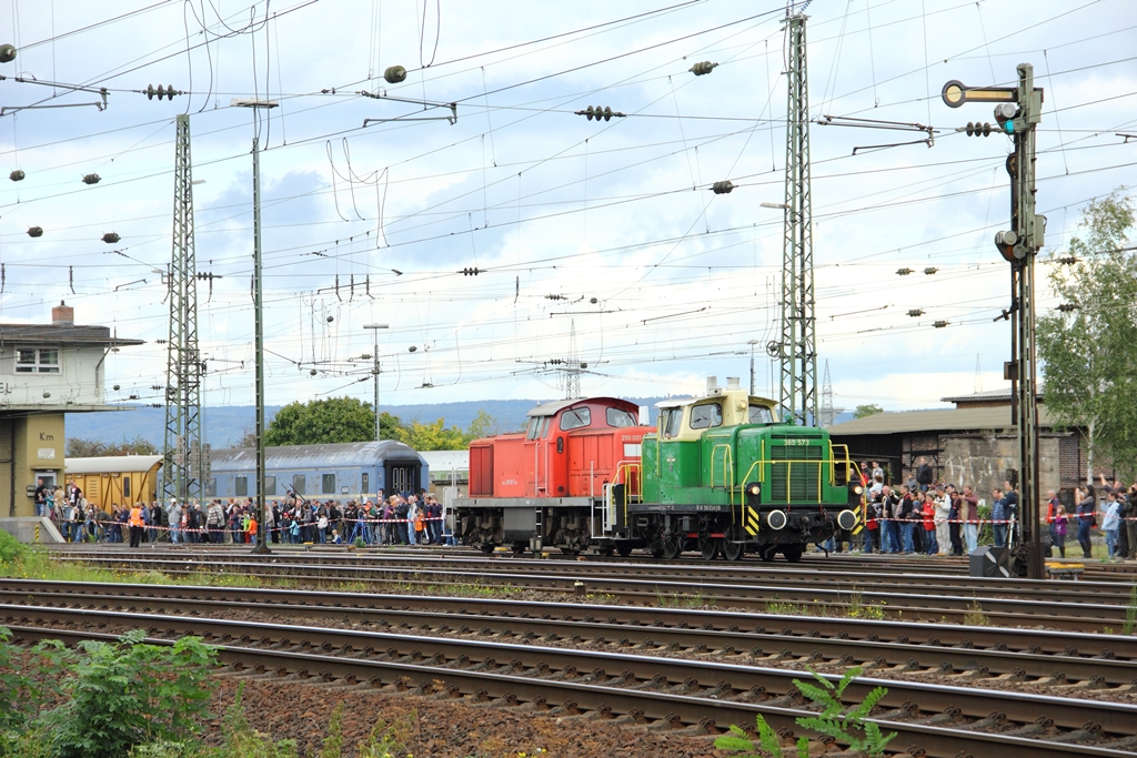 BEG 360 573 mit DB Museums 290 001 auf der Dieselparade in Koblenz-L�tzel am 29.9.2012