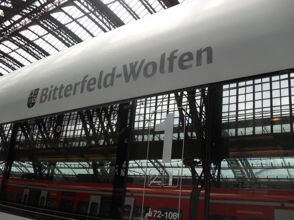 Bitterfeld-Wolfen ICE 2 (402) stand am 26.6.10 in K�ln Hbf