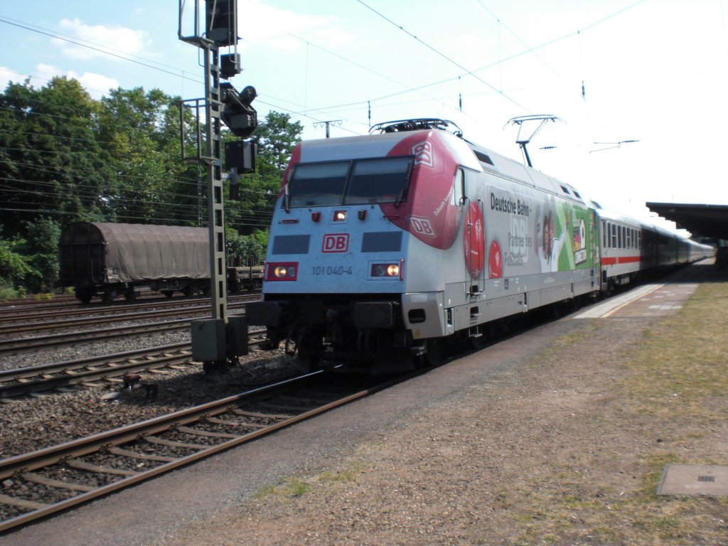 Br. 101 040-4 vor dem Ic in K�ln-West
