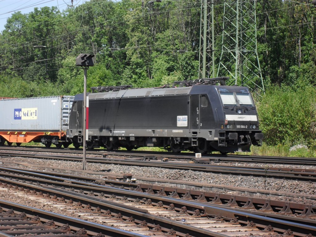 Br 185 von der Ruhrtalbahn hing hinten an einem G�terzug dran gesehen in K�ln Gremberg