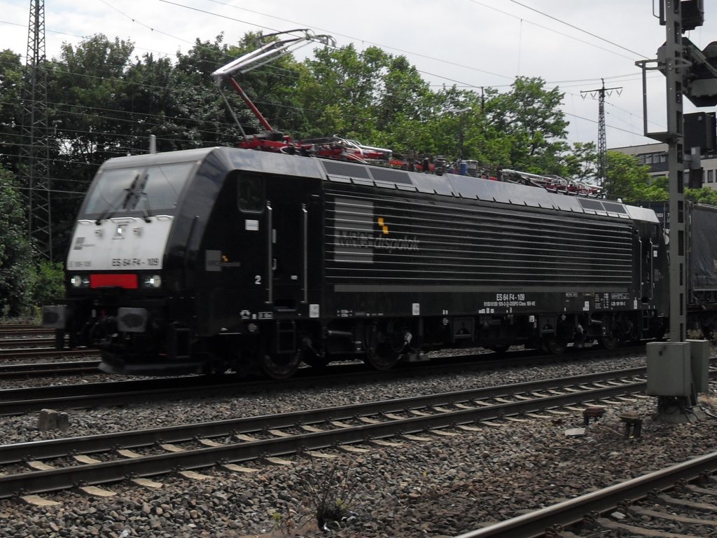 Br 189 MRCE bei der durchfahrt durch K�ln West am 19.6.10