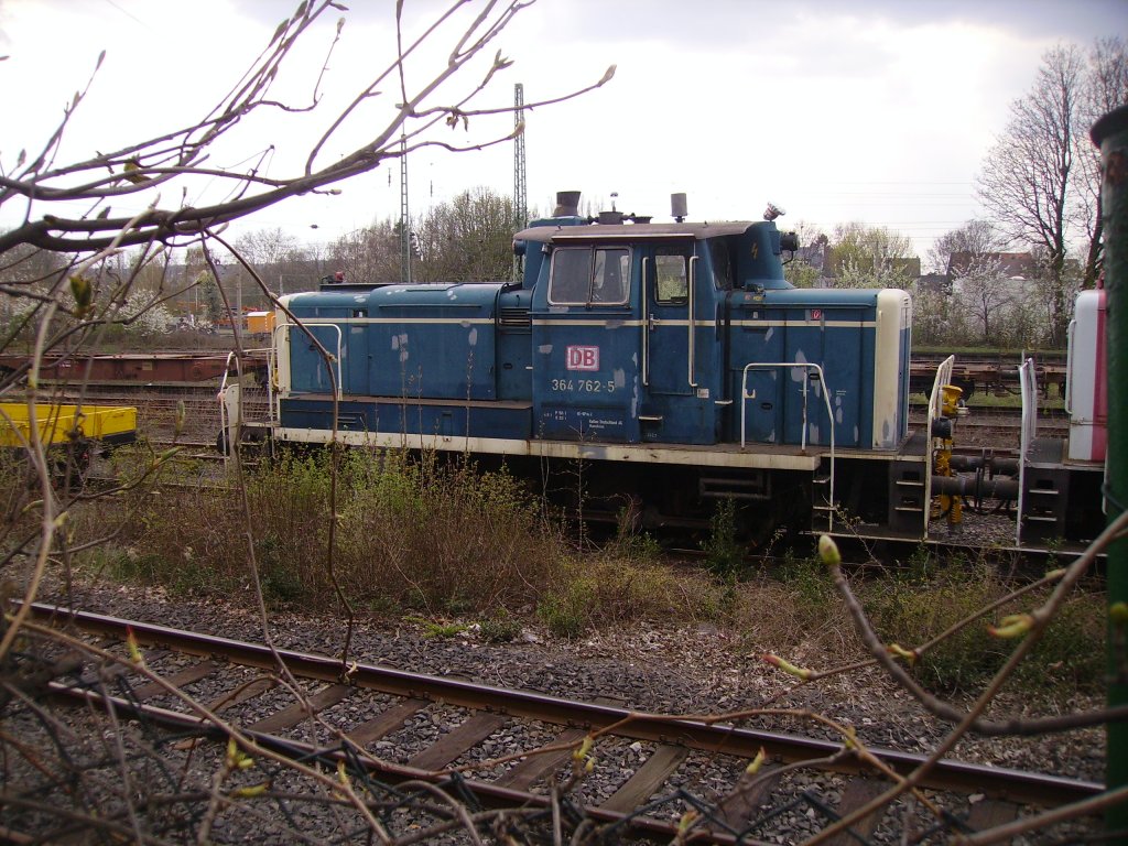 Br 364 steht vor dem BW der RSE in Beuel