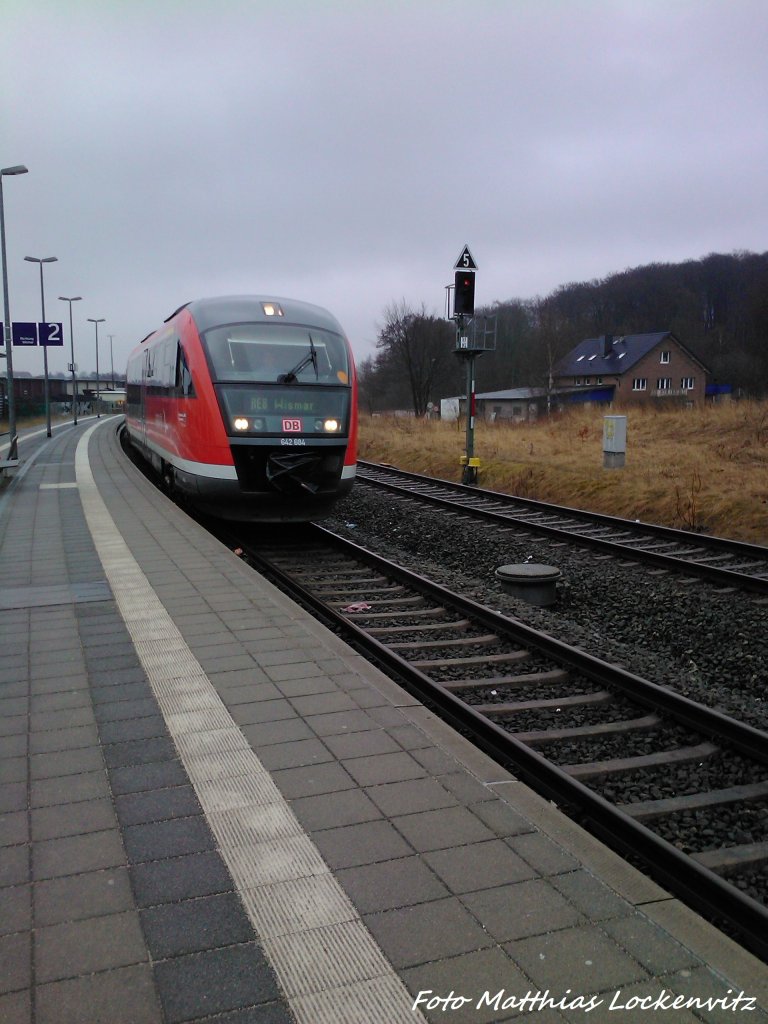 BR 642 als RE8 mit Ziel Wismar im Bahnhof Bad Doberan am 13.4.13