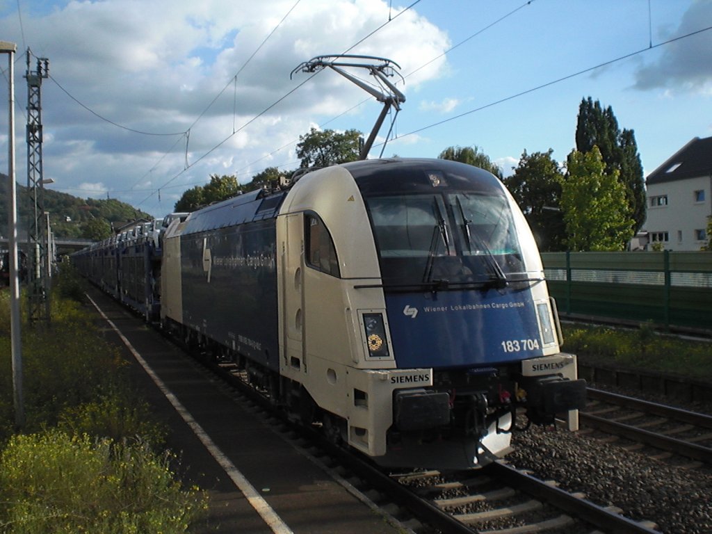 Br.183 704 vor einem Autozug in K�nigswinter.