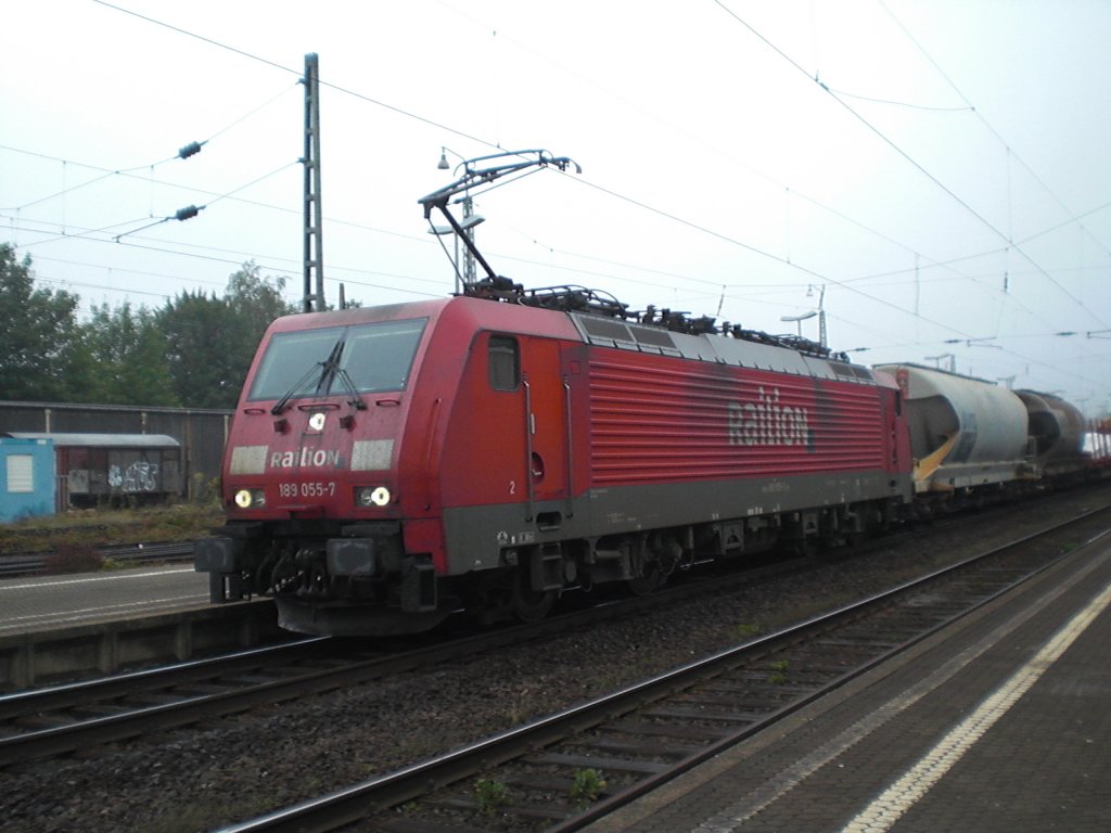 Br.189 055-7 vor einem gemischten G�terzug in Bonn-Beuel.