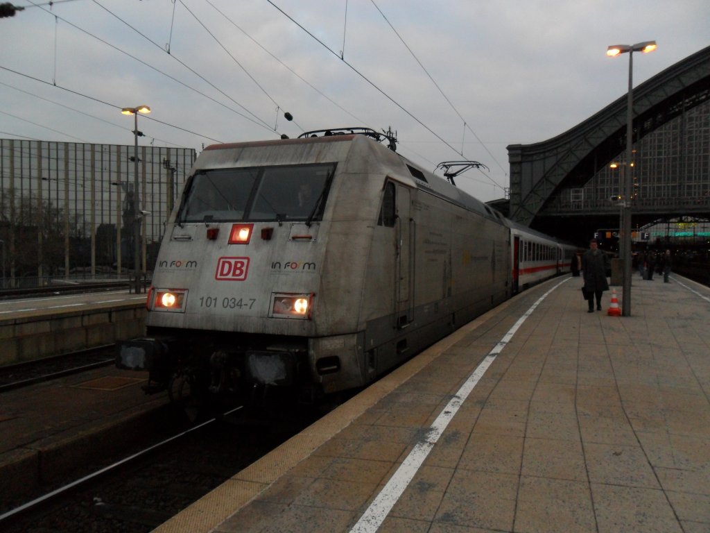 DB 101 034-7  In Form  im K�lner Hbf am 28.11.10. Gru� an den TF !!