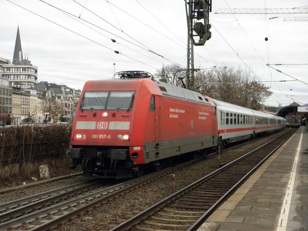 DB 101 057-8 mit einem IC in Bonn Hbf am 16.1.11