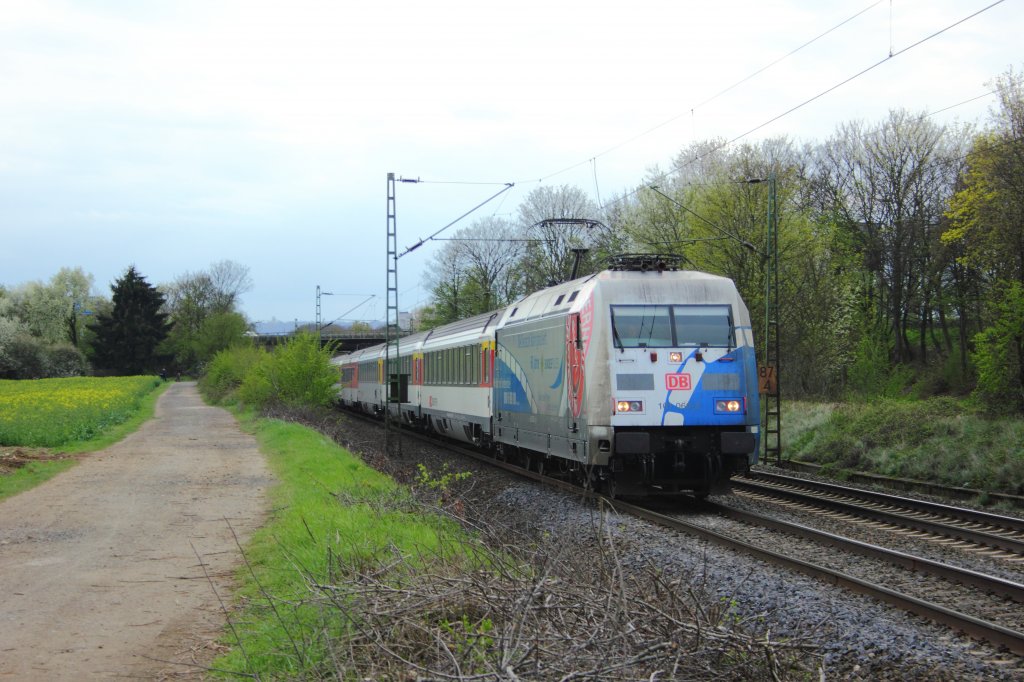 DB 101 060-2 mit dem EC100 in Vilich-M�ldorf am 7.4.2012