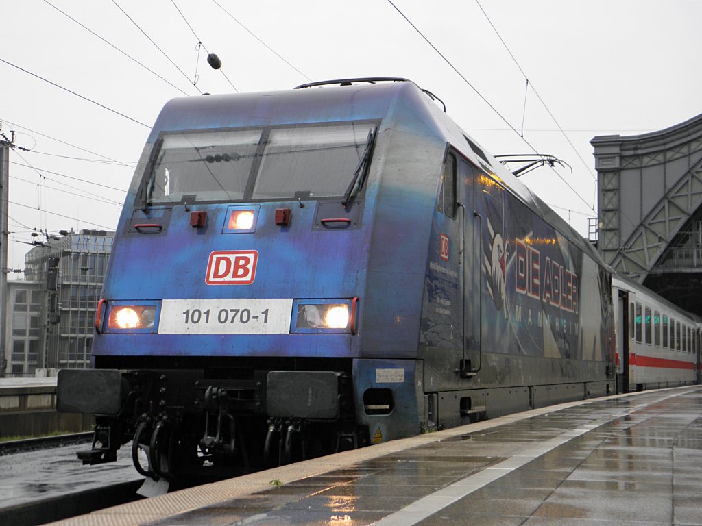 DB 101 070-1  Die Adler Mannheim  in K�ln Hbf am 9.10.2011