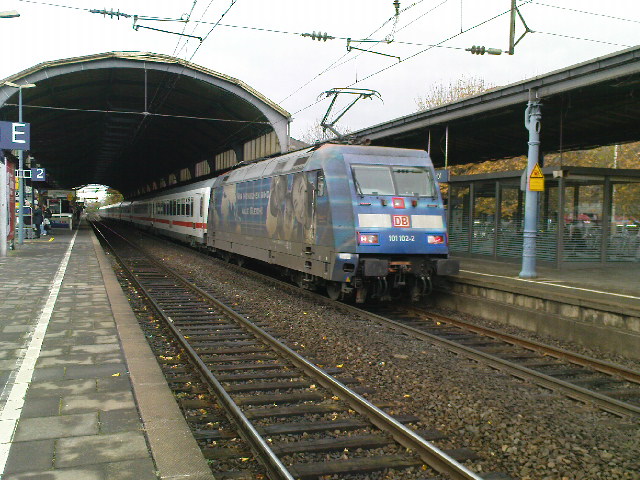 DB 101 102 mit dem IC nach Hamburg-Altona im Bonner Hbf am 5.11.10
