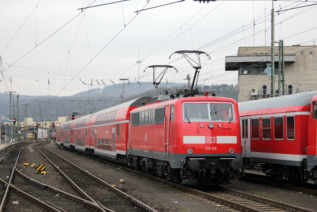 DB 111 115-2 abgestellt in Koblenz Hbf am 28.1.2012