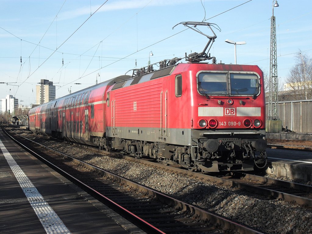 DB 143 090-9 mit dem RB27 in Beuel am 7.2.2011