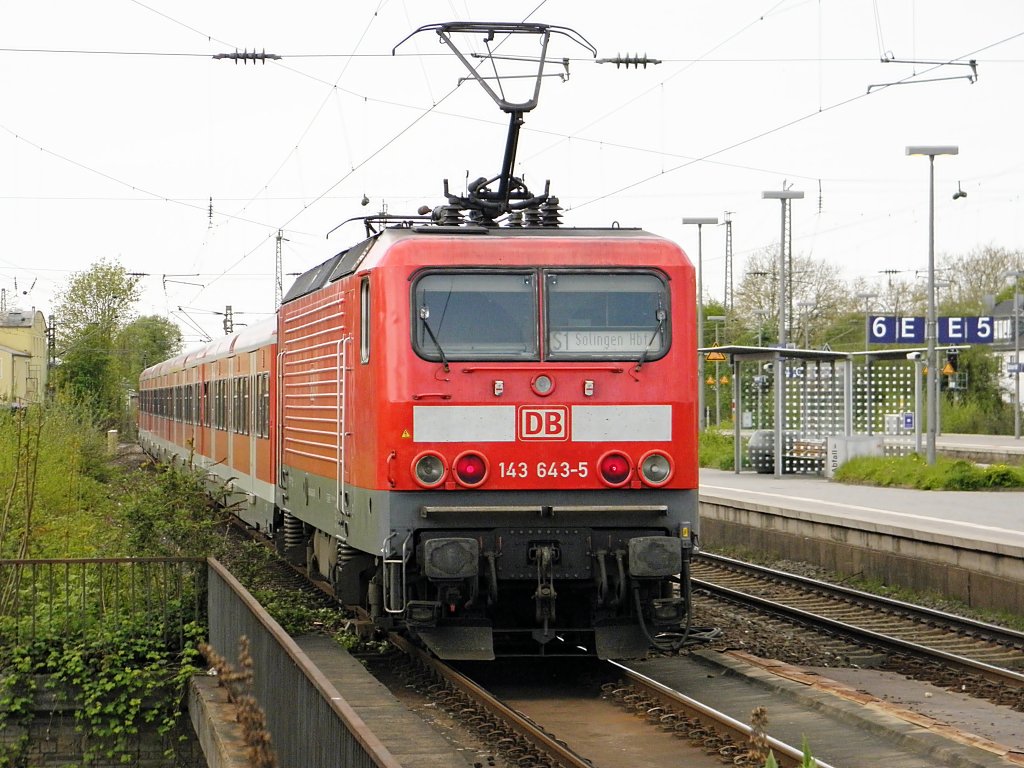 DB 143 643-5 als S1 nach Solingen Hbf am 16.4.2011 in Bochum Hbf