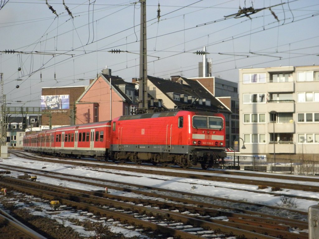DB 143 836-2 im K�lner Hbf am 4.1.11