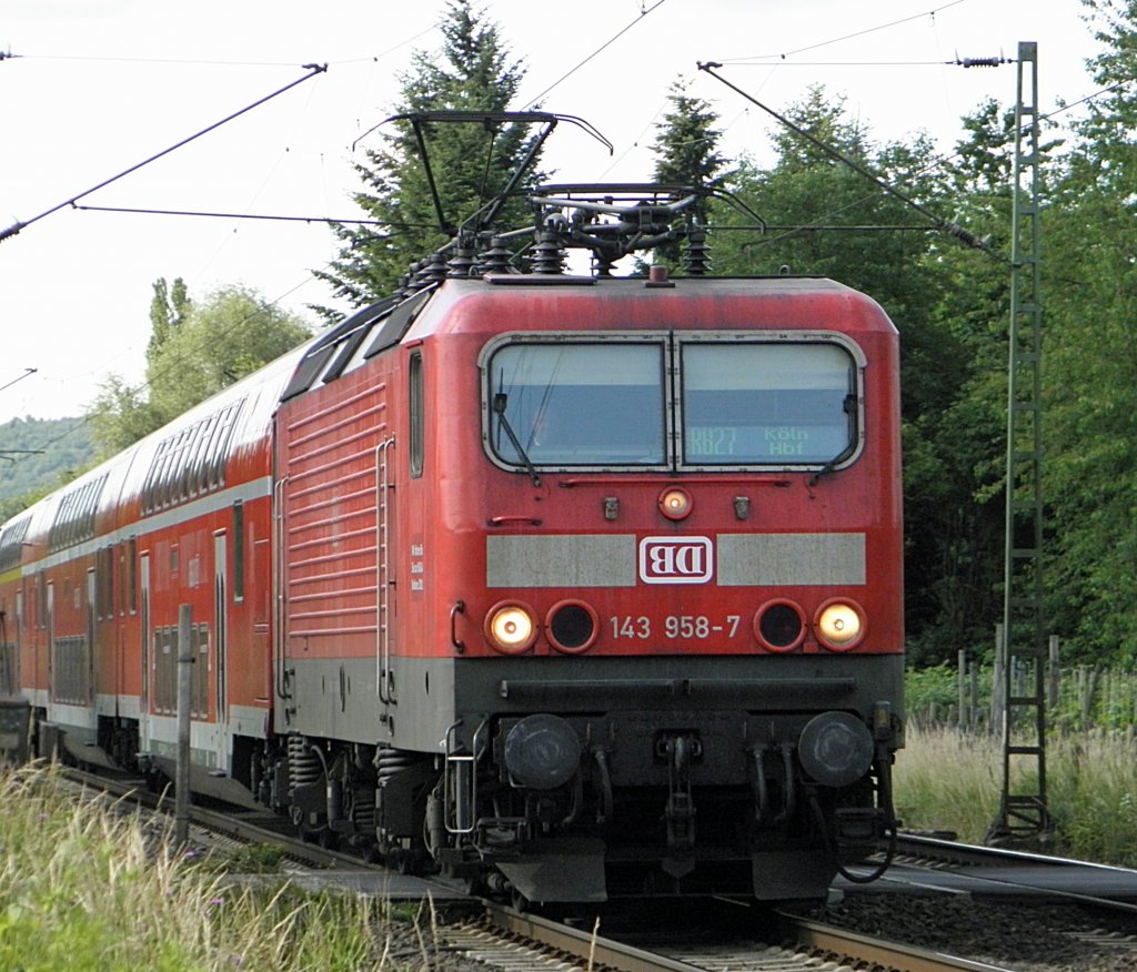 DB 143 958-7 in Unkel am 10.6.2011. Man beachtet den DB Keks !!