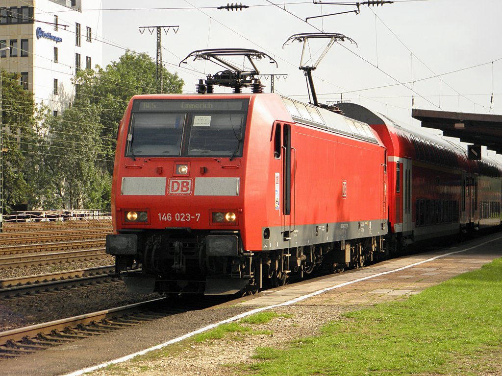 DB 146 023-7 mit technischen Problemen in K�ln West am 5.8.2011