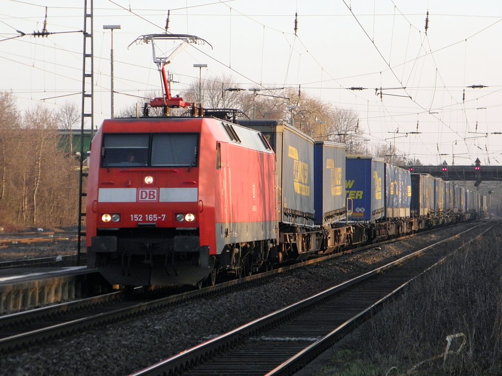 DB 152 165-7 mit dem LKW Walter Zug in Beuel am 23.2.2011