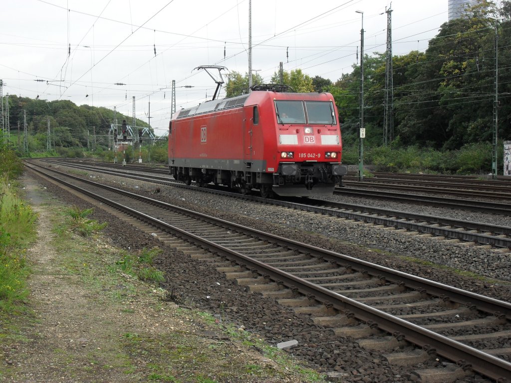 DB 185 042-9 LZ durch K�ln West am 25.9.10