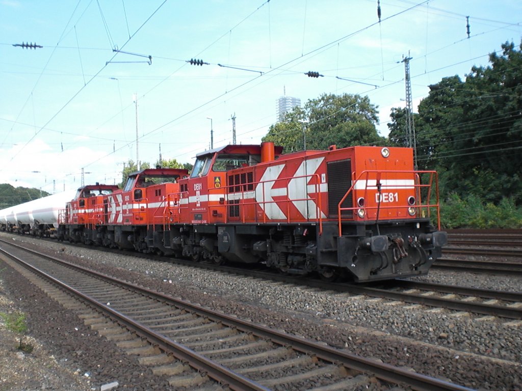 DE 81 als Dreifachtraktion mit dem Gaszug in K�ln-West.