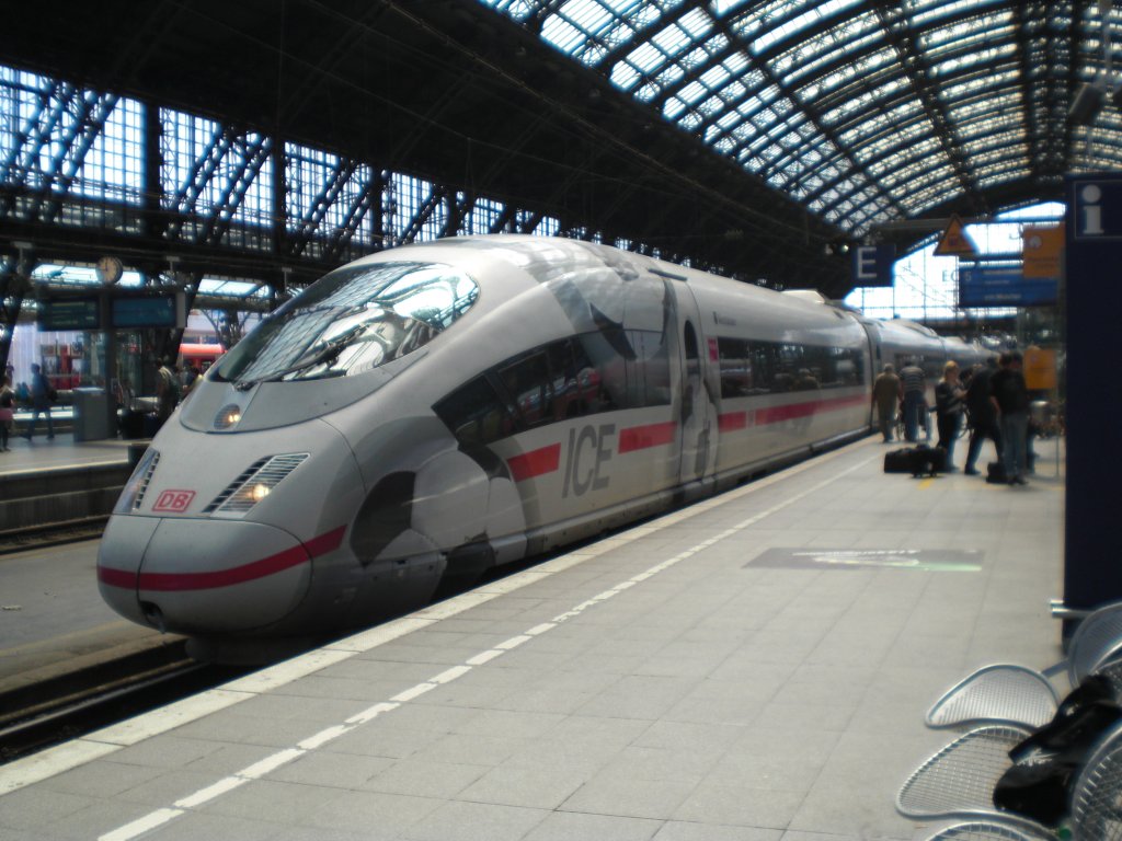 Der Fu�ball ICE in K�ln-Hbf.