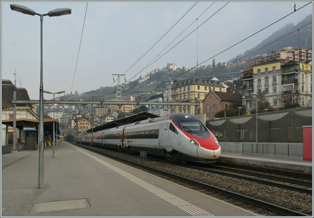 Der SBB ETR 610 im SBB konformen Farbkleid in Montreux am 4. Mrz 2011.