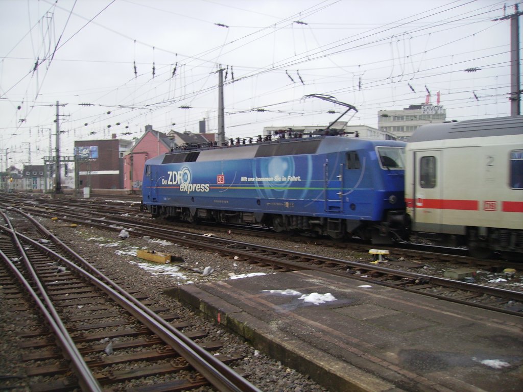 Der ZDF Express 120 bei der Ausfahrt asu dem K�lner Hbf