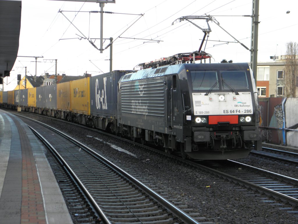 ERS Railways 189 286 mit einem Containerzug in K�ln Ehrenfeld am 8.1.11