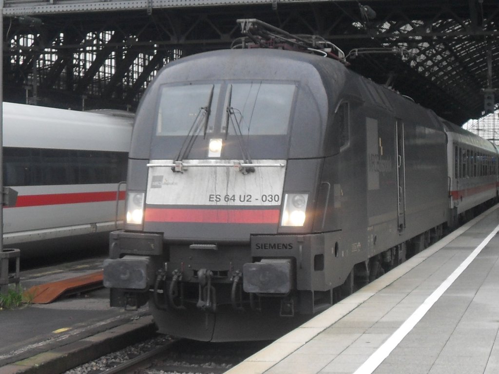 ES 64 U2 - 030 am 7.11.10 in K�ln Hbf.