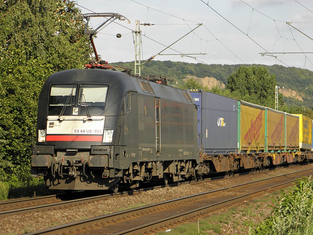 ES 64 U2-033 (182 533) mit dem Fercam in Limperich am 21.7.2011