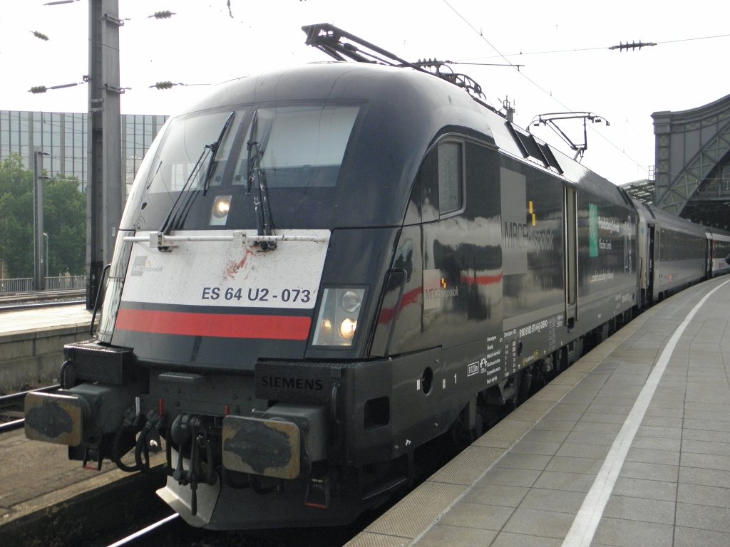 ES 64 U2-073  Freudenberg Schwab  mit dem EC7 in K�ln Hbf am 28.5.2011