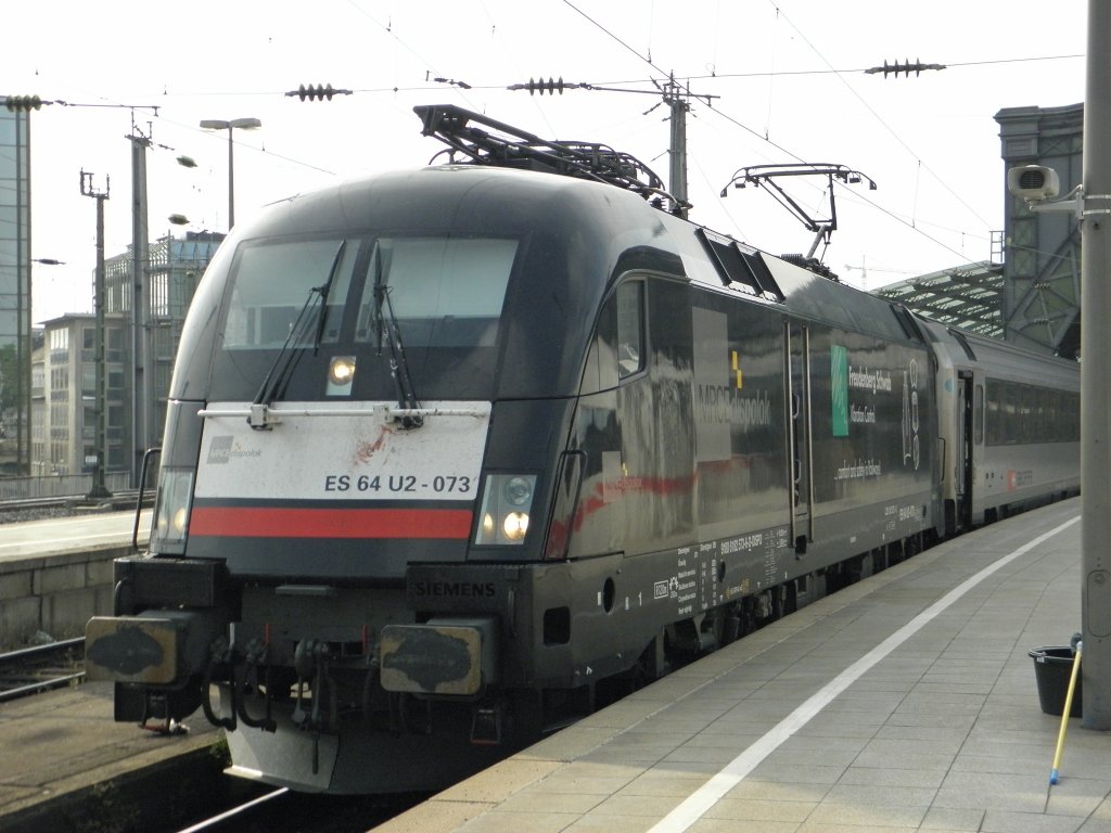 ES 64 U2-073  Freudenberg Schwab  mit dem EC7 in K�ln Hbf am 28.5.2011