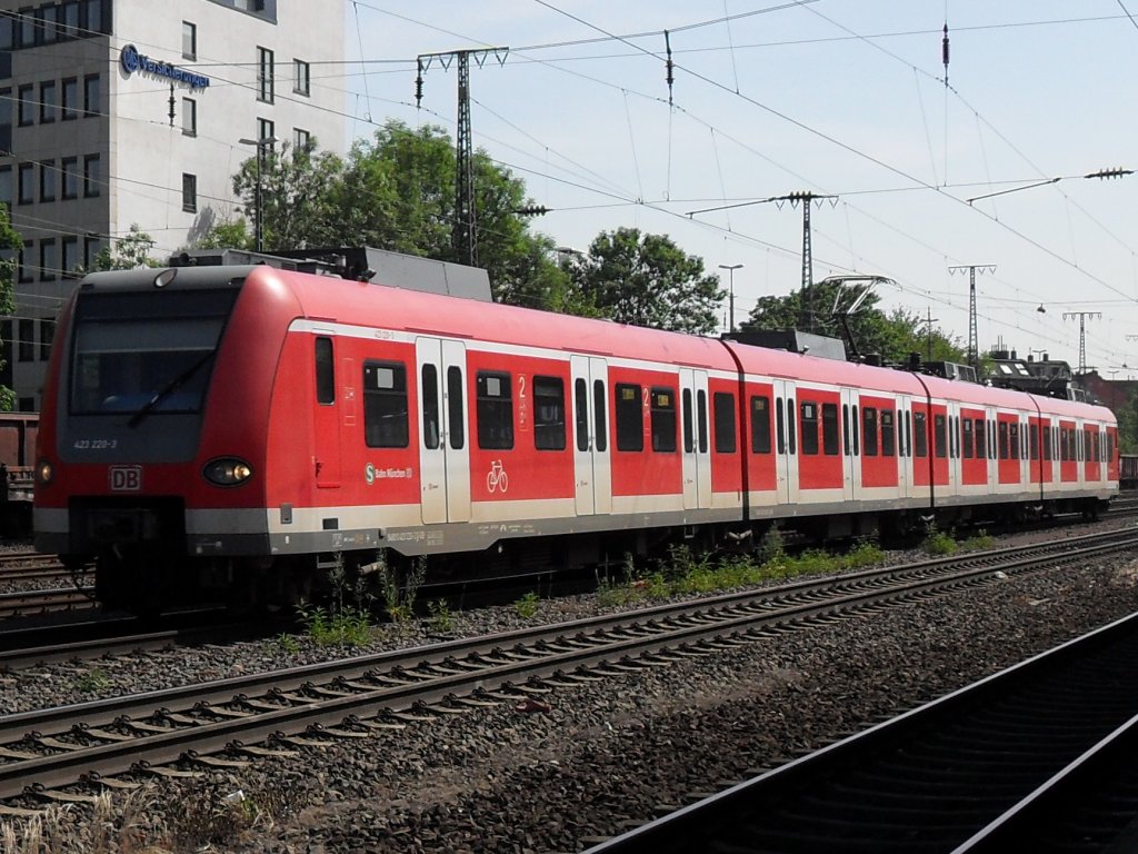 ET 423 von der S-Bahn M�nchen bei der durchfahrt durch K�ln West am 5.6.10