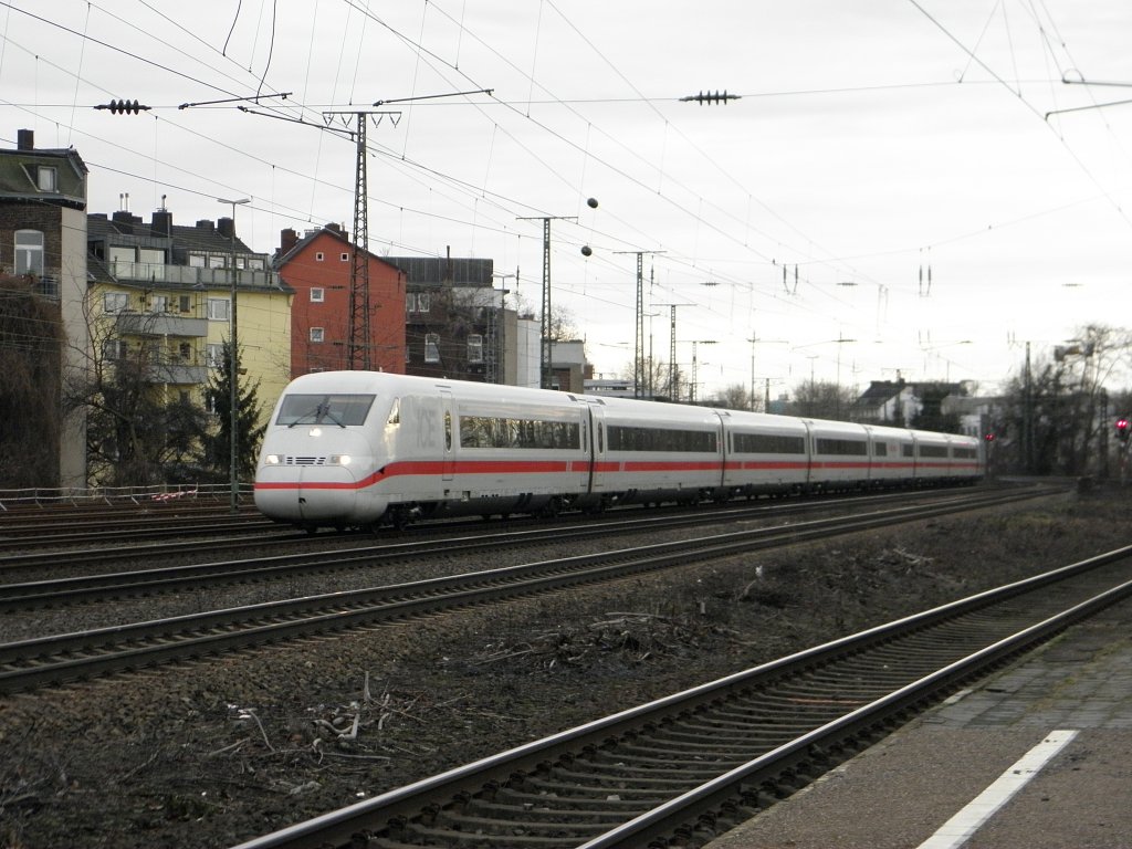 ICE 2 (402 007) auf dem G�tergleis richtung K�ln Bbf in K�ln West am 15.1.11