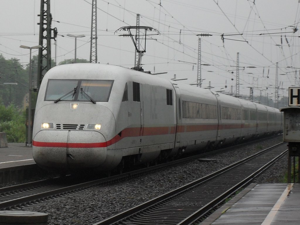 ICE 2 bei der durchfahrt durch Leverkusen Opladen