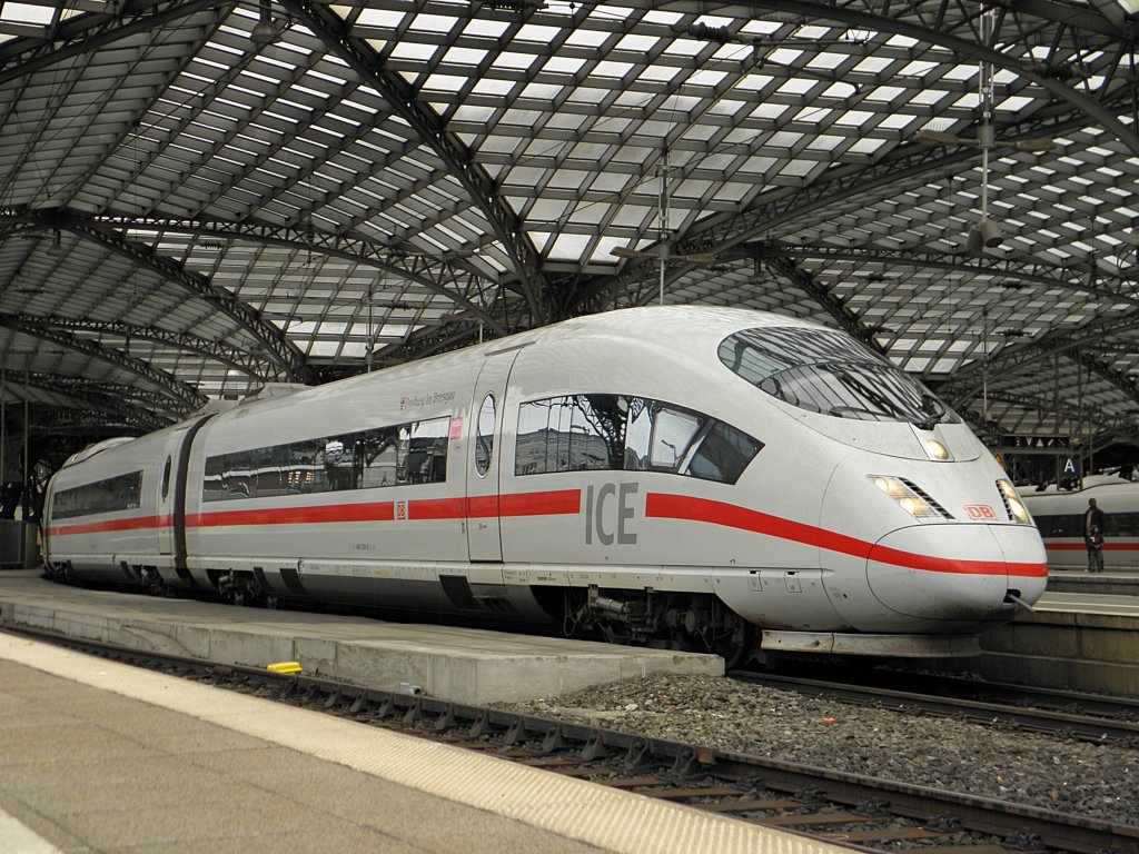 ICE 3(403 001-1)  Freiburg in Breisgau  in K�ln Hbf am 9.10.2011 Gru� an den sehr netten Tf !!