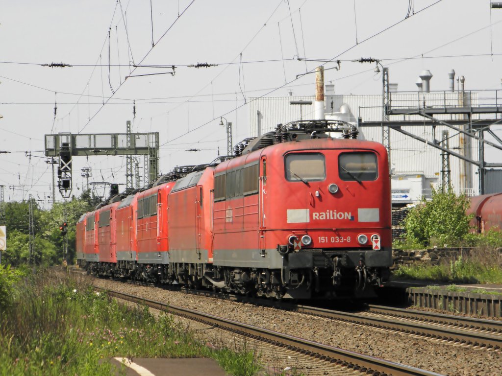 Lokzug bestehnd aus 3x Br 185 und 4x Br 151 in K�nigswinter am 7.5.2011