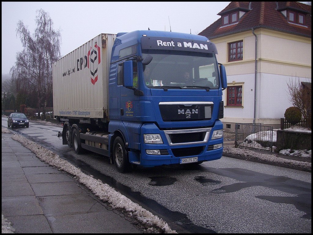 MAN mit Kastenaufbau in Bergen.
