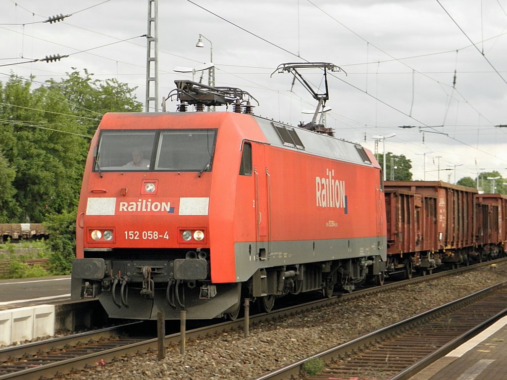Railion 152 058-4 in Beuel am 16.6.2011