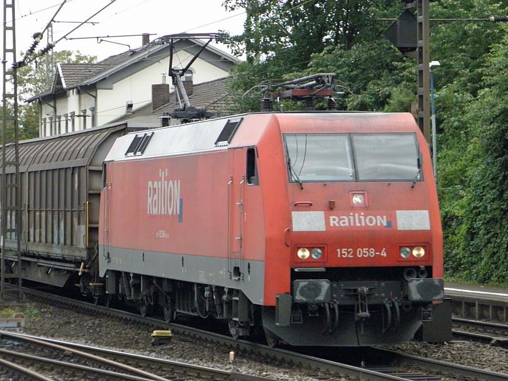 Railion 152 058-4 in Beuel am 8.7.2011