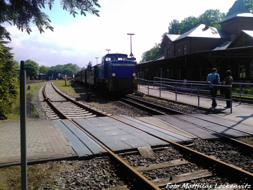 RBB 251 901 ist soeben wieder in Putbus mit dem Personenzug in Putbus angekommen am 29.5.13