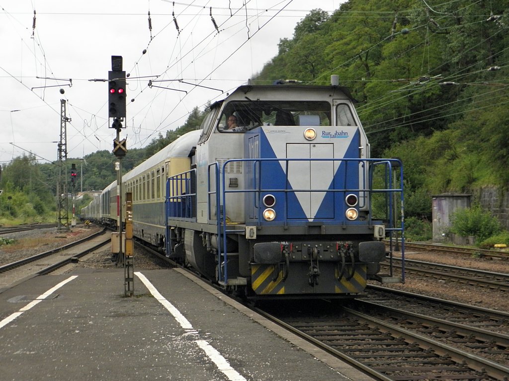Rurtalbahn V107 mit Rheingoldwagen und Desiro-ML f�r Belgien in Altenbeken am 2.7.2011