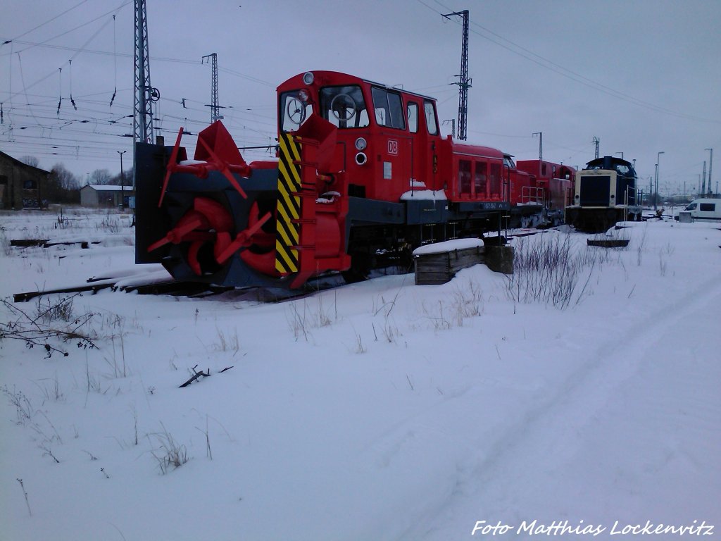 Schneeschleuder auf Bereitschaftsabruf im Bahnhof Stralsund am 21.3.13