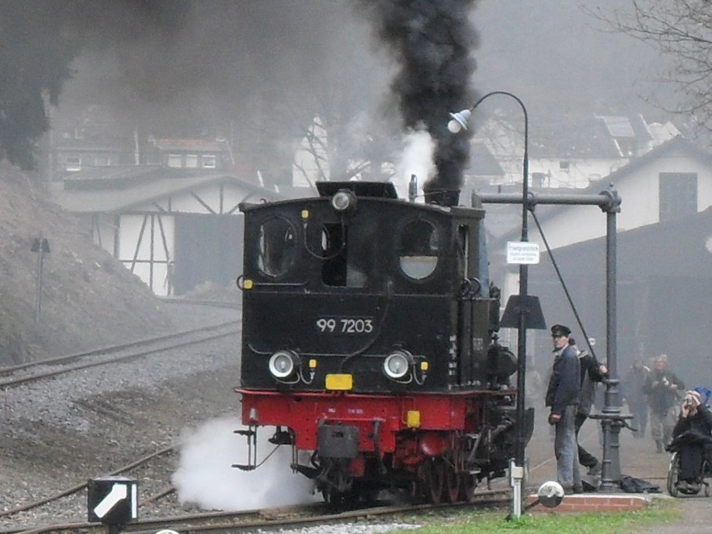 Sie machte wohl am Osterwochenende 2010 m�chtig Dampf im Brohltal.Zu sehen ist die Lok 99 7203 der UEF oder auch des Albb�hnle.Von ihr sind sogar noch die Schwestermaschienen erhielten geblieben...eine auch im Sauerland.