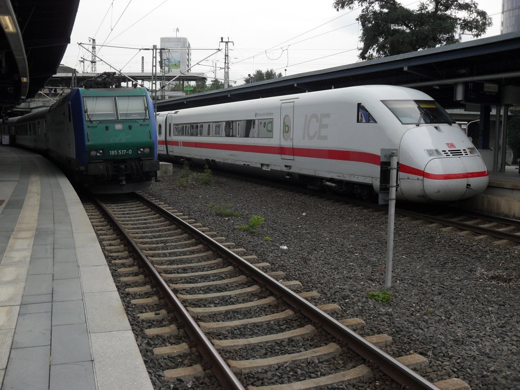 Sounding-D Zuglok 185 517-0 mit einem ICE 2 wo der DB-Keks Falsch aufgeklebt ist in K�ln Deutz am 2.9.10